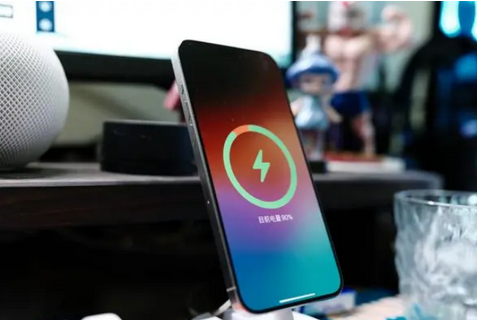 莱芜苹果15换屏服务分享用什么充电器给iPhone15充电更好 